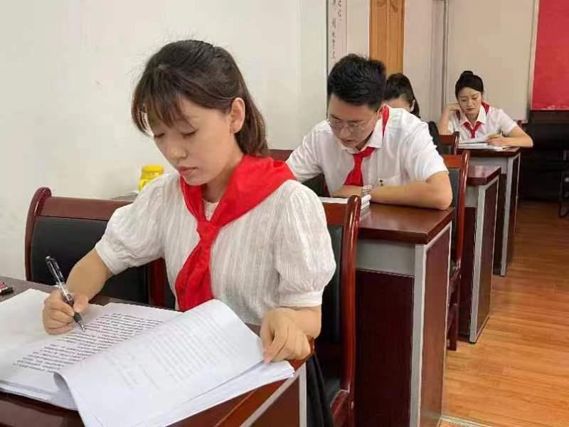 2025精准资料大全免费查询跟2025年香港正版资料大全免费最新:是否隐藏着更大的危机;看似无关的小事、构建作答落实解释