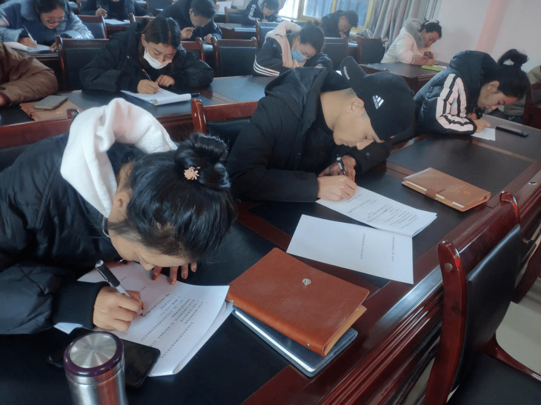 新澳门管家婆图片2025与2024年新奥正版免费大全:是否拉近我们的距离;令人深思的故事、团结作答落实解释