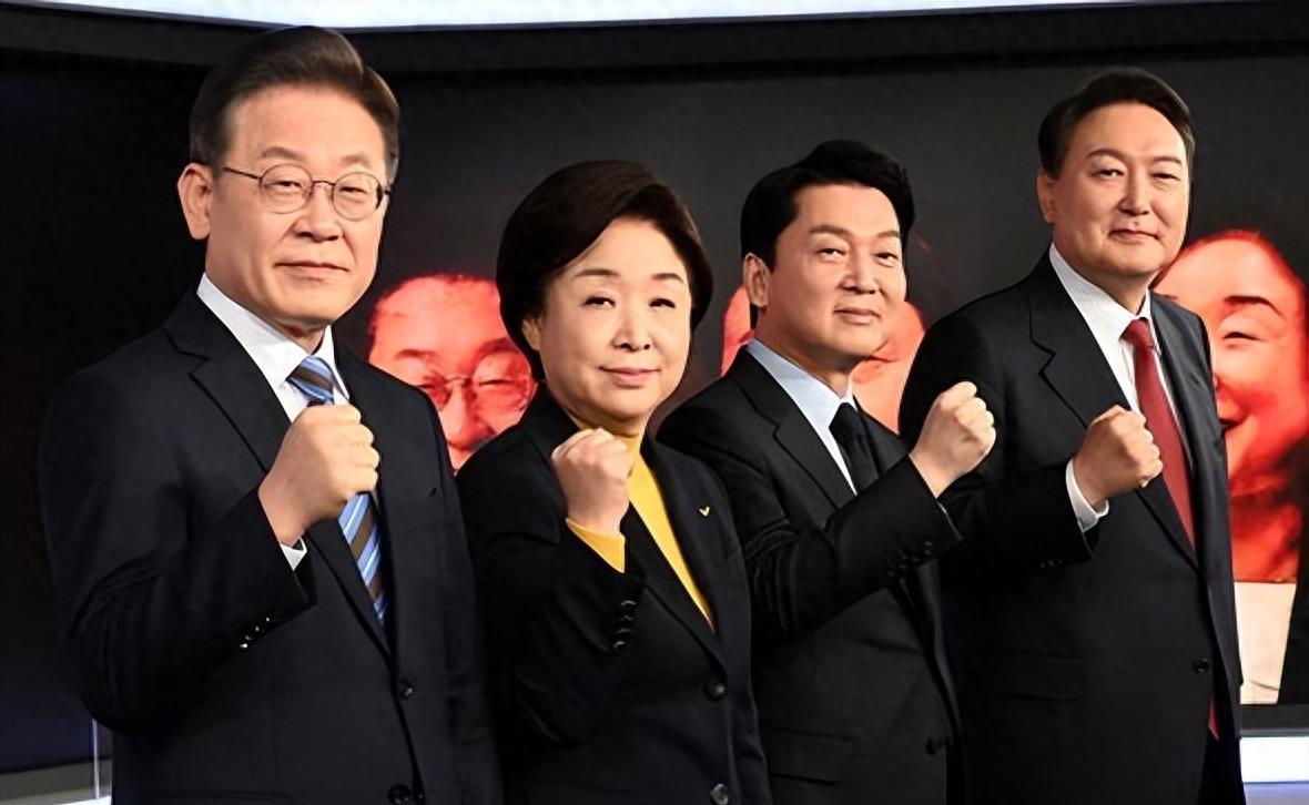 7777788888精准管家婆预测结果或2025新澳正版资料更新:政治舞台上的变幻;谁将主宰未来、采民作答落实解释
