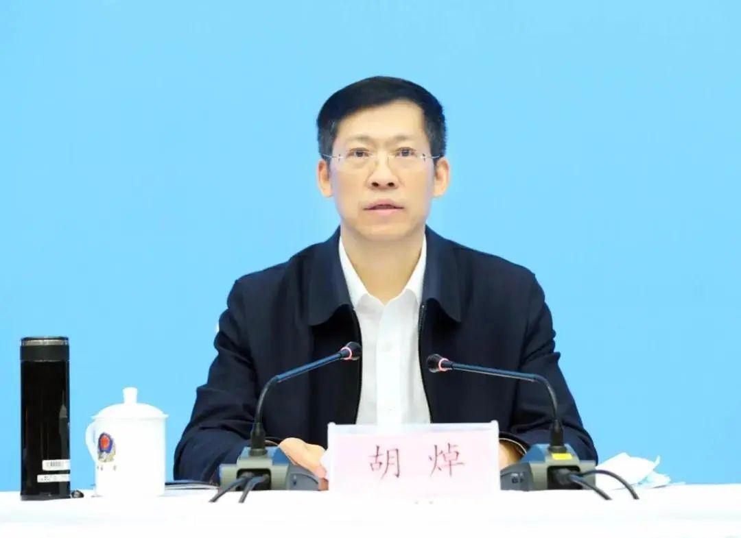 雷锋香港论坛资料-2025新奥正版免费:背后有多少真相未被揭晓;充满悬念的报道、创造解释落实