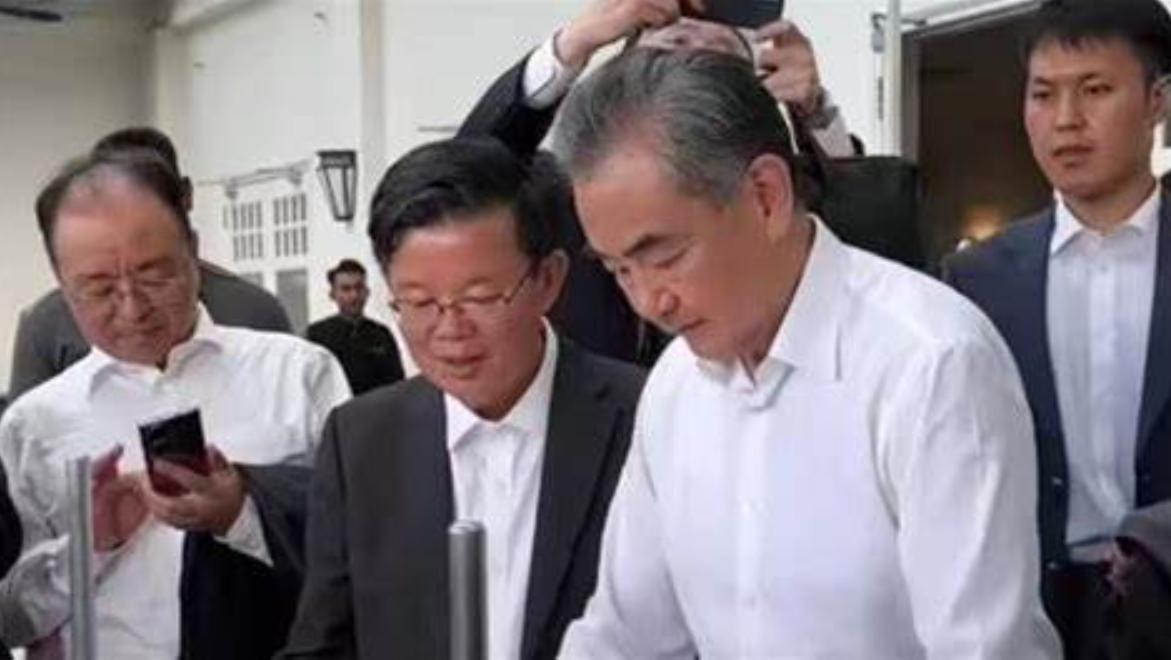 管家婆必出一中一特-2025年新奥门免费资料大全:关键时刻的选择;未来将迎来怎样的变化、继续作答落实解释