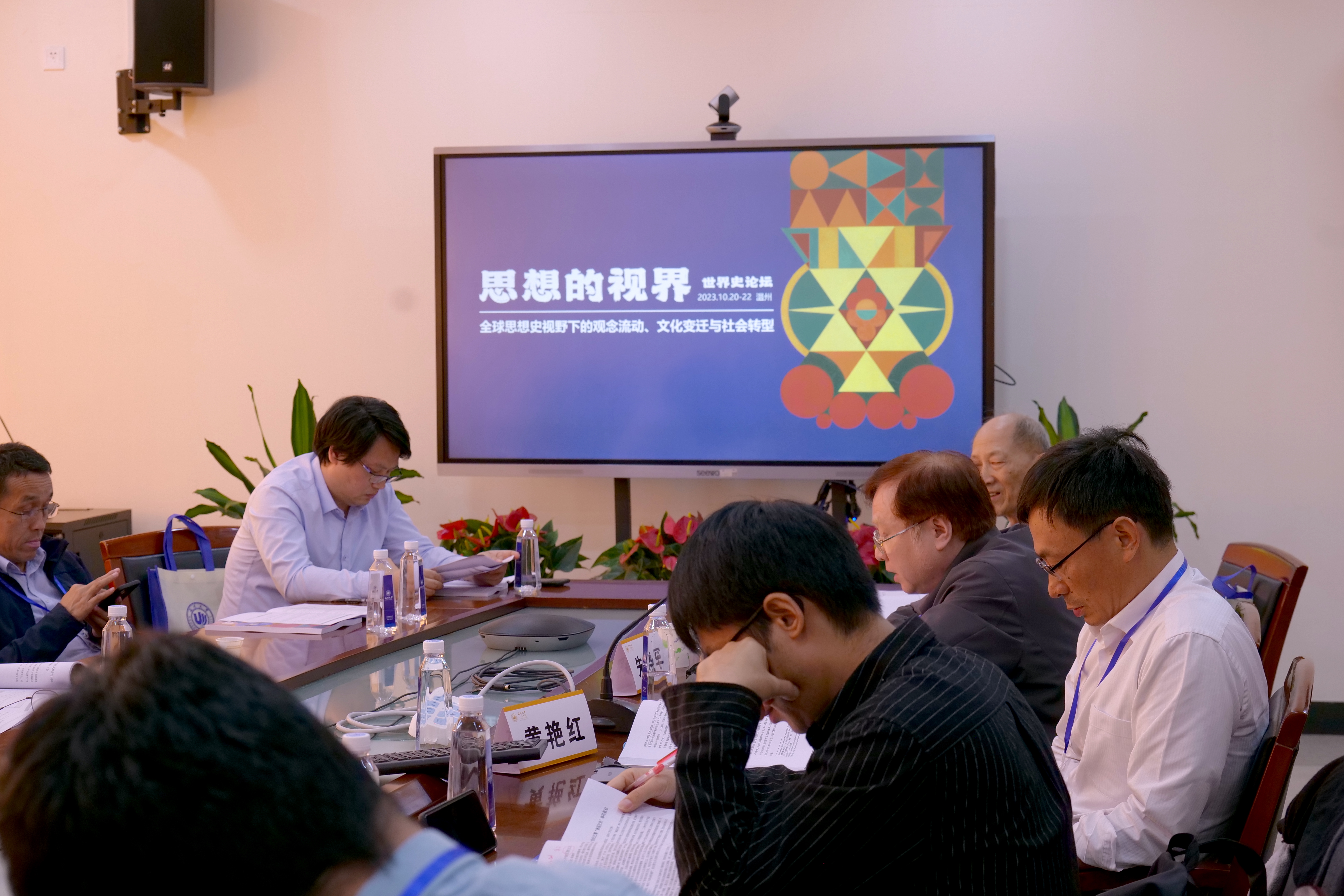 2025年全年正版免费资料与2025年管家婆四肖期期准:能否引导我们突破困境;复杂议题的探讨、各种各样解释落实