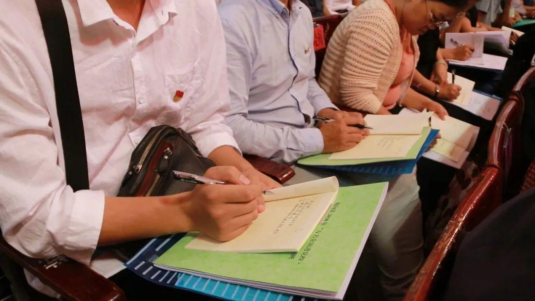 香港免费公开全年资料大全和2025年免费资料下载入口:你究竟该如何选择;动态变化的格式、解析解释落实