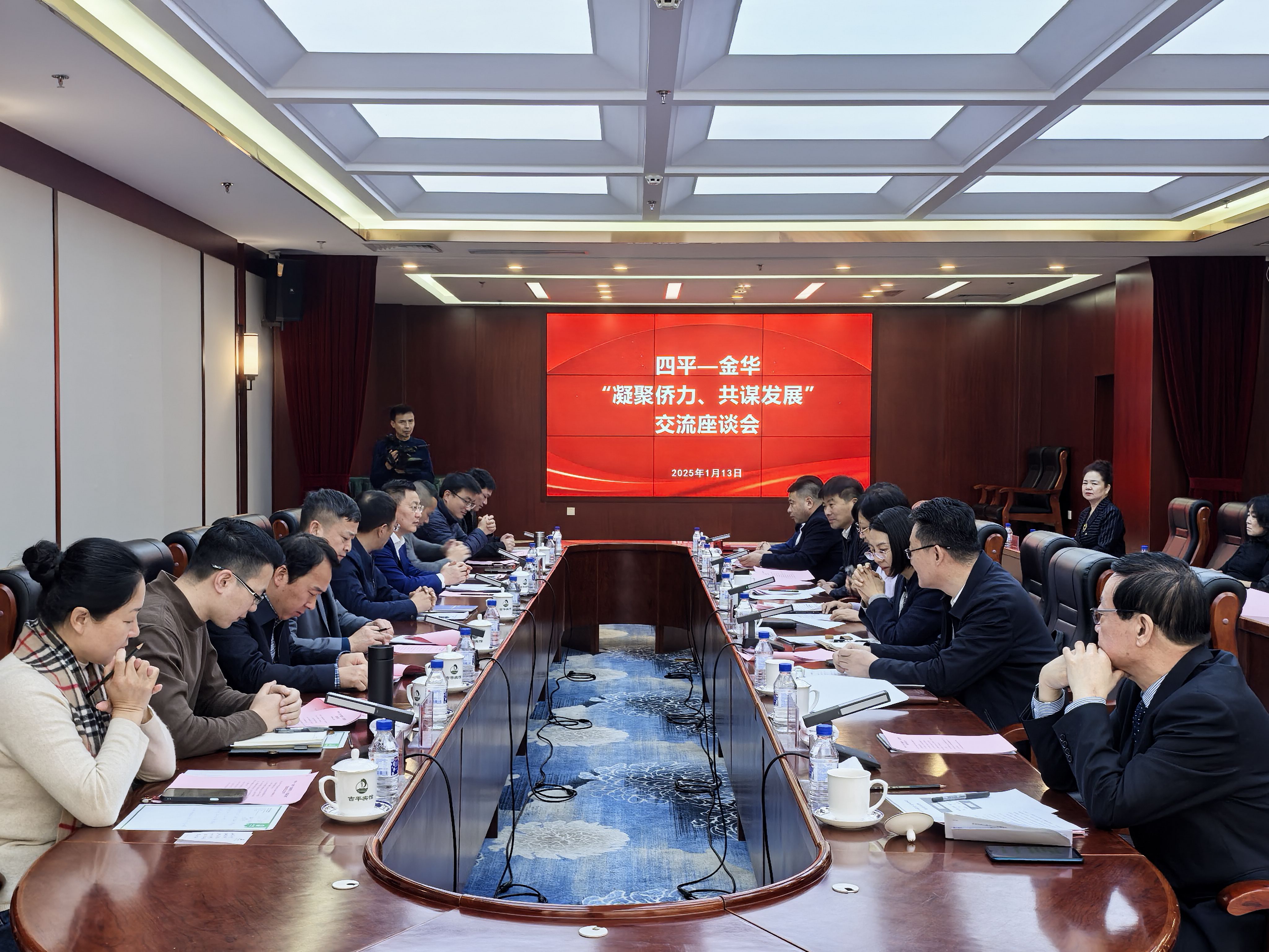 致力打造火热全网最佳答案-2025新澳正版资料更新:未来执政应以何为重;复杂问题的简化、合作解释落实