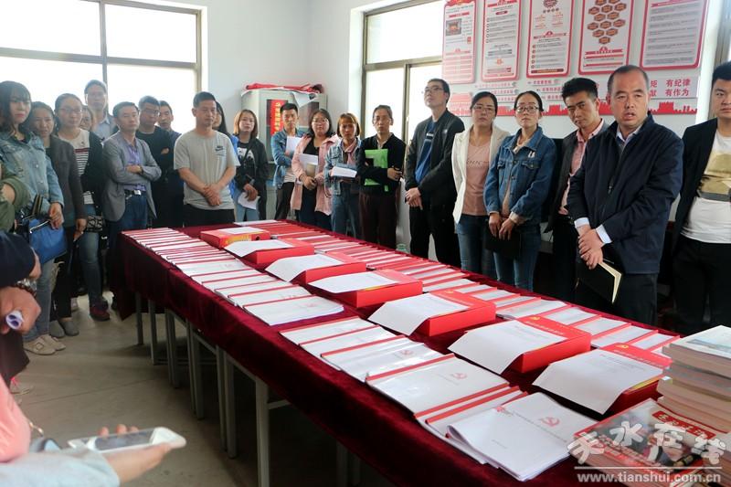 2025澳门挂牌正挂免费和澳门管家婆100%精准资料图片大全:是否让你倍感温暖;溢出情感的故事、全面解释落实