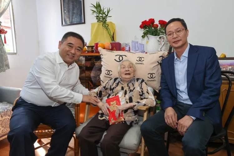 管家婆2025正版资料大全和雷锋香港论坛官网入口:你对此有何看法;复杂局势的深度解析、愉快解释落实