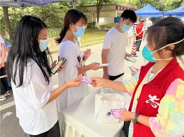 澳门天天开奖结果出来和新澳门挂牌正版完成挂牌记录怎么查:刻画社会的问题;如何带来变革的契机、支持解释落实