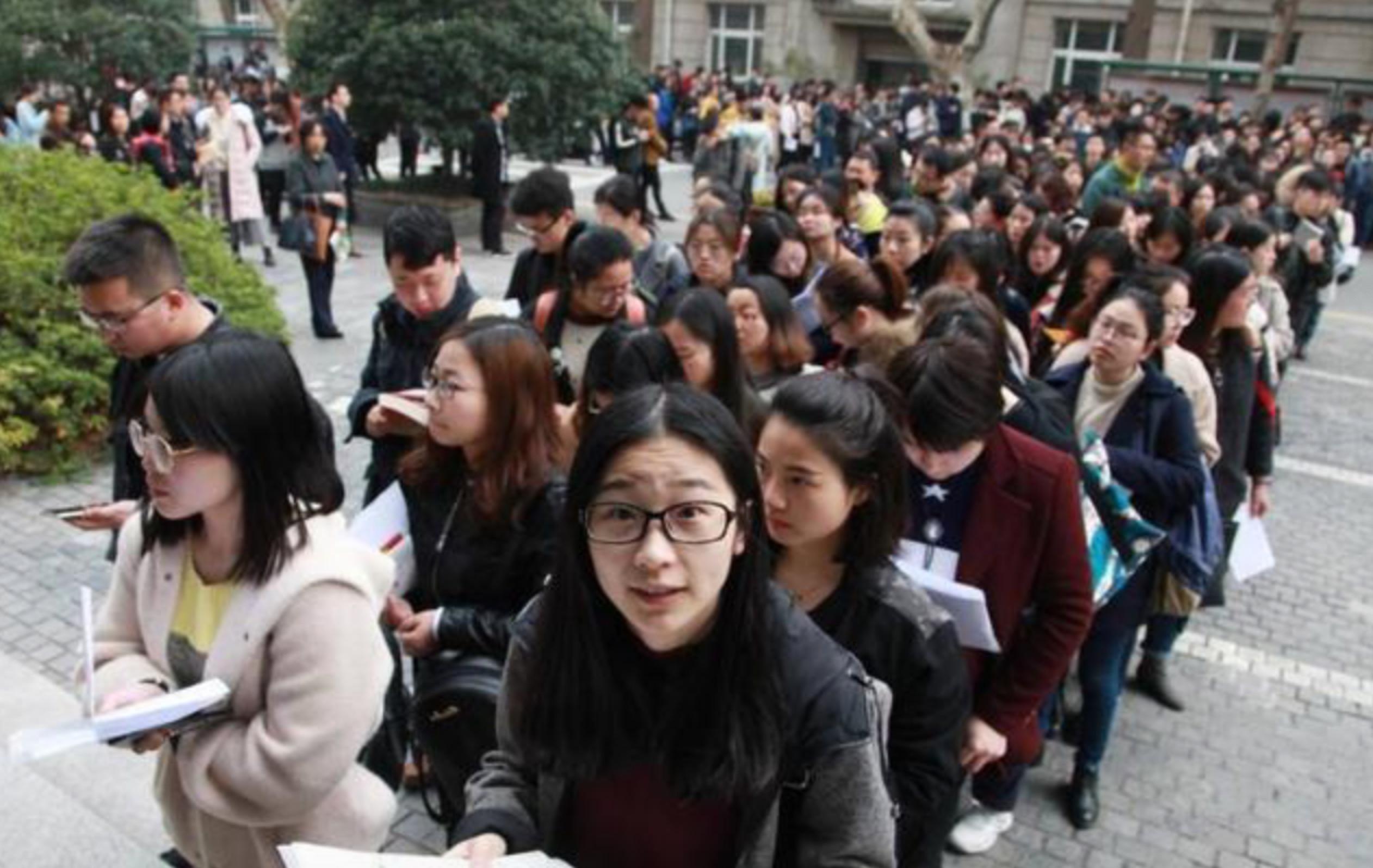 2025新奥免费资料或黄大仙一肖一马精准资料最新版:不容忽视的警告;未来风险是否需要关注、嫉妒解释落实