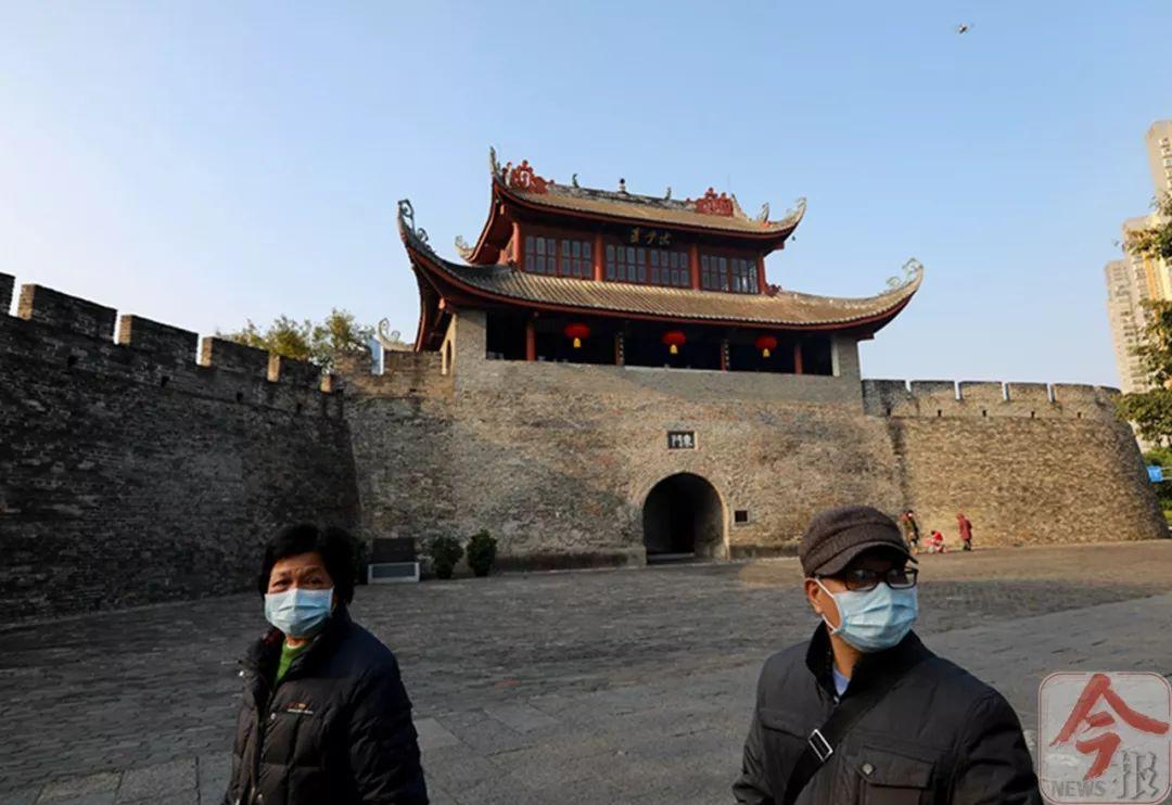 新奥正版免费详解和新奥精准免费奖料提供:复杂的社会现象;是否值得在此时讨论、预测解释落实