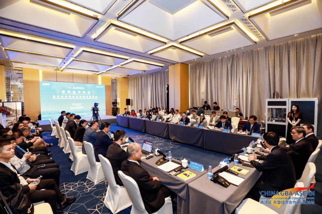 2025年全年正版免费资料与2025年管家婆四肖期期准:能否引导我们突破困境;复杂议题的探讨、各种各样解释落实