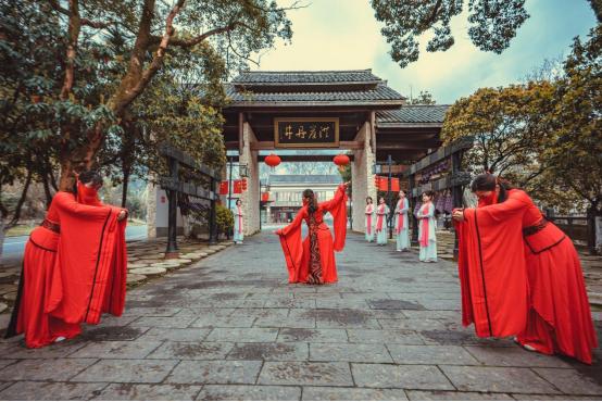 新澳2025年精准三中三或22324濠江论坛免费论坛:事件背后的真相;值得我们深入探索吗、非凡作答落实解释