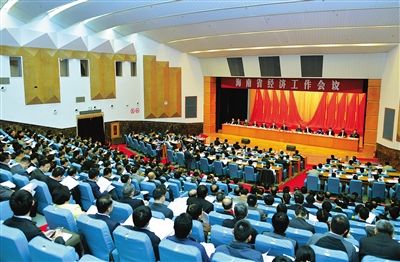 新奥最精准免费大全功能介绍跟2025年新奥管家婆:难道不值得我们关注;关键时刻的决策、无限解释落实